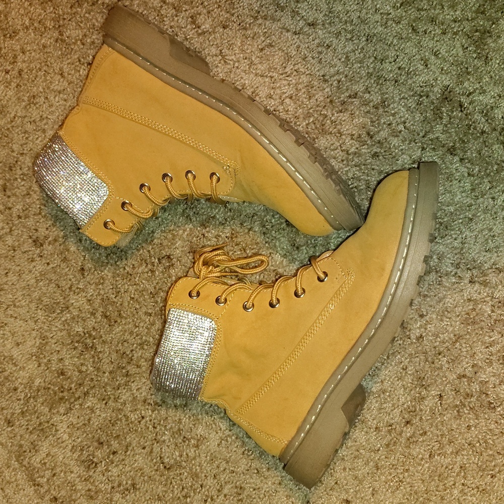 Wild Pair Women's Riiver Nubuck Embellished Boots 8.5 - Picture 3 of 8